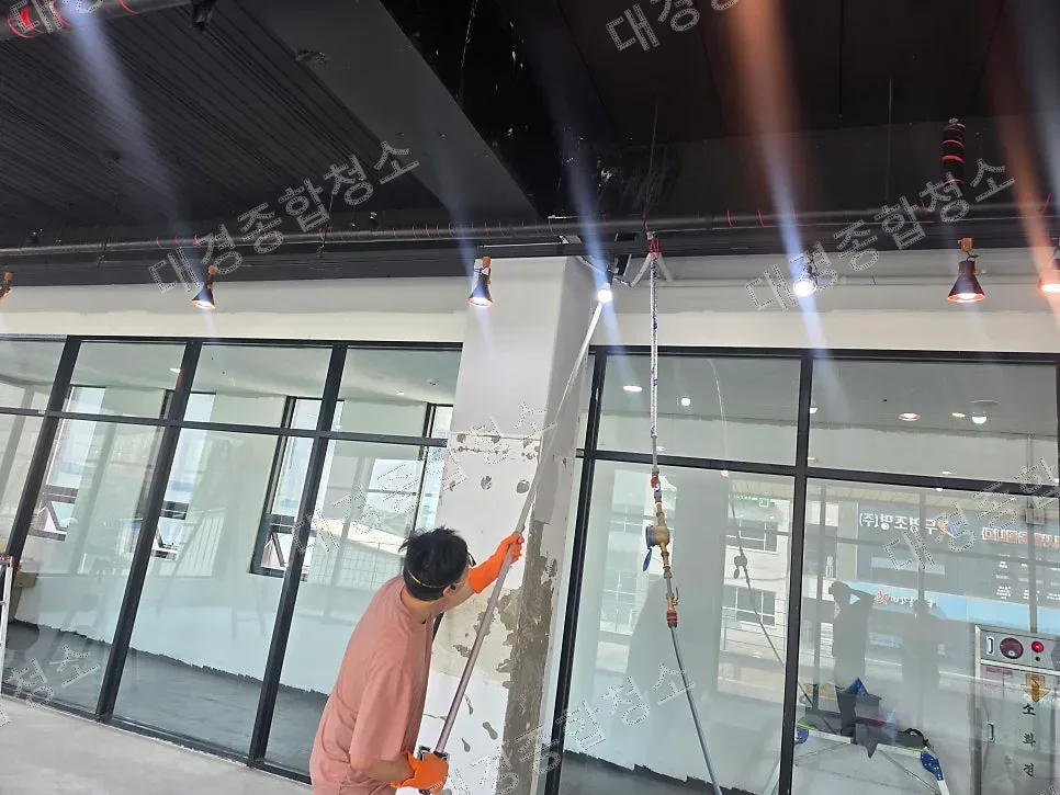 부평 애견호텔 전체 철거 후 퇴거청소, 현장을 가득 메운 강아지 냄새 제거까지 청소 후기