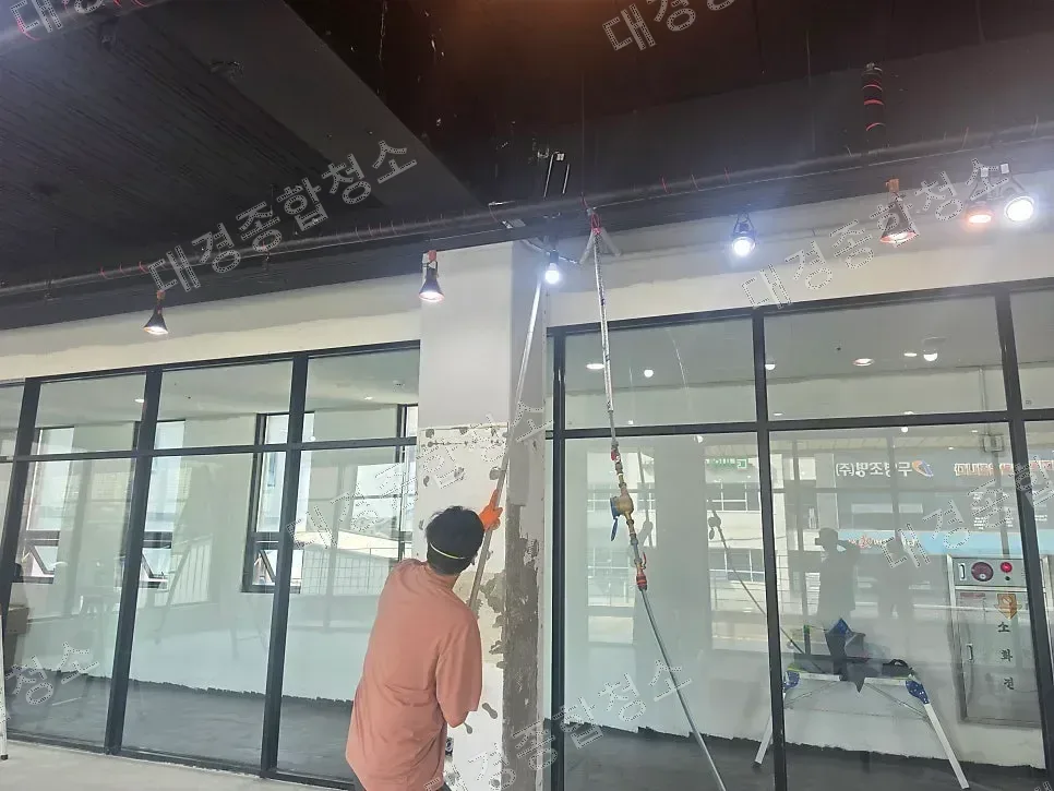 부평 애견호텔 전체 철거 후 퇴거청소, 현장을 가득 메운 강아지 냄새 제거까지 청소 후기