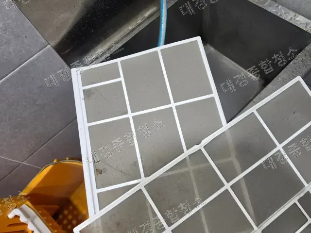 흡입 필터 작업 전 오염 상태
