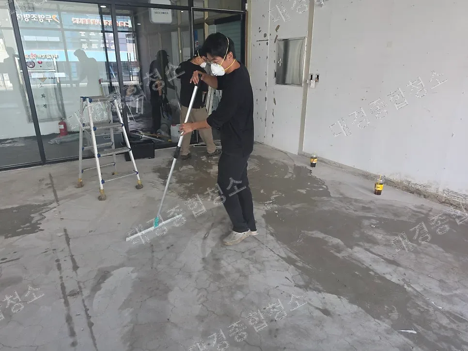 부평 애견호텔 전체 철거 후 퇴거청소, 현장을 가득 메운 강아지 냄새 제거까지 청소 후기