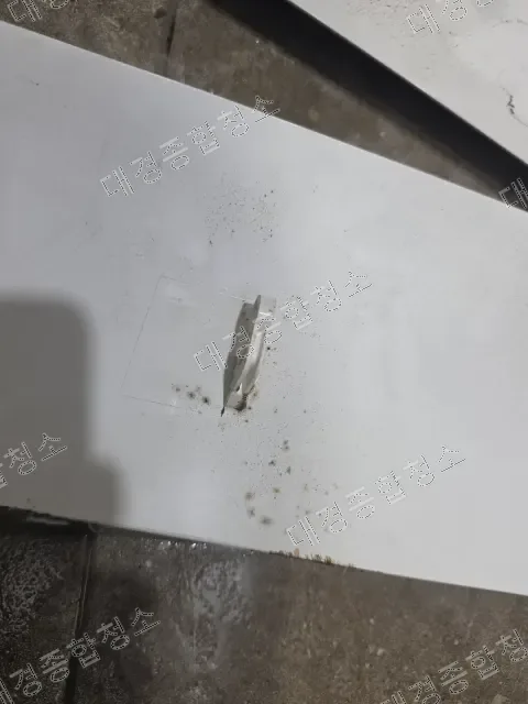 풍향 날개(루버)에 발생한 곰팡이 및 물때
