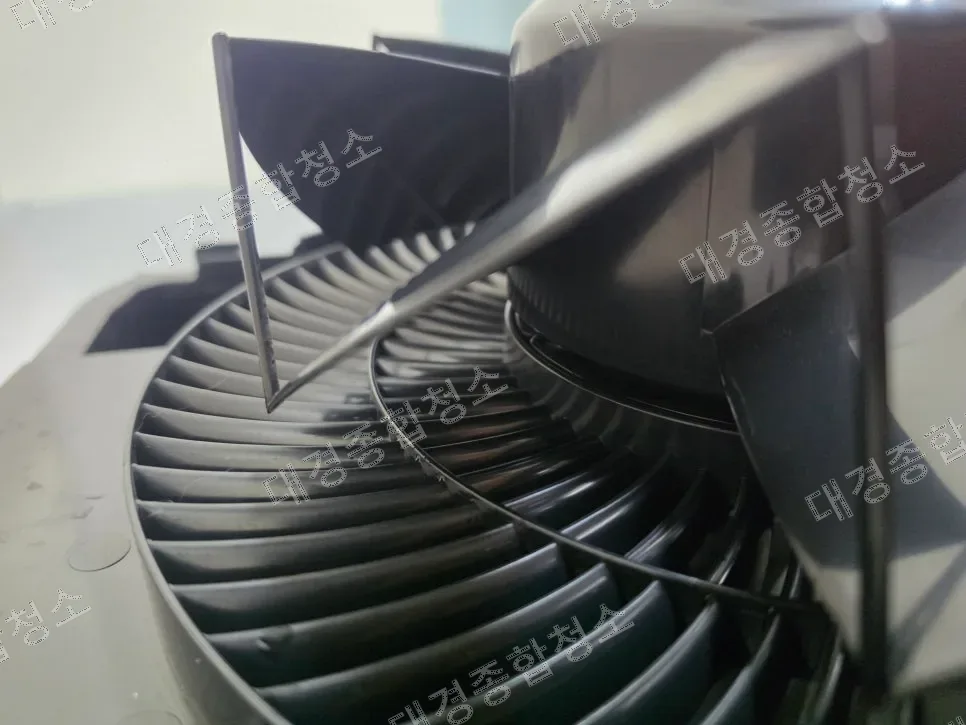 송도 애견호텔 애견유치원 스탠드 에어컨 분해청소, 누적된 털까지 완전 제거 방법