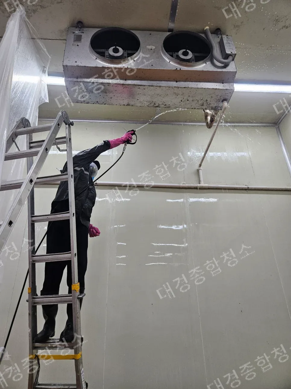안성 식품공장 유니트쿨러청소 방법｜내부 부속품 분해 세척부터 표면 세정까지