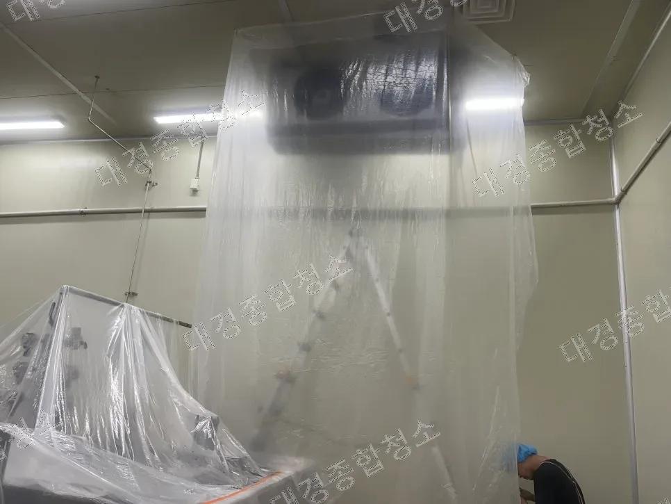안성 식품공장 유니트쿨러청소 방법｜내부 부속품 분해 세척부터 표면 세정까지