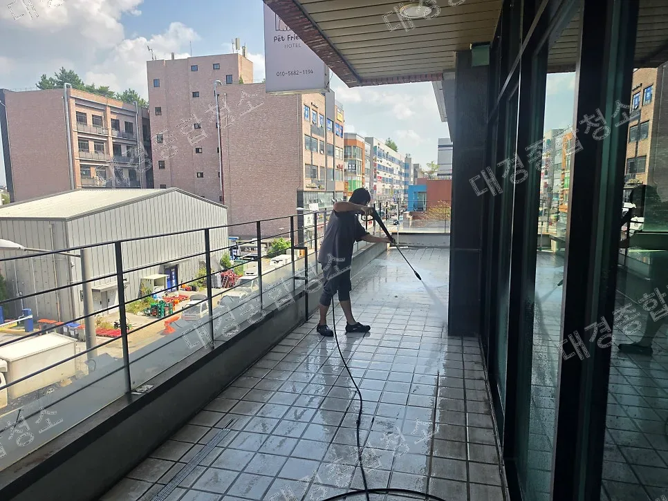 부평 애견호텔 전체 철거 후 퇴거청소, 현장을 가득 메운 강아지 냄새 제거까지 청소 후기